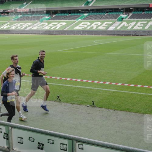 05.10.2025 - 20. swb-Marathon Bremen Michael Burmester http://msf.ph/oto/9238896 05.10.2025 10:33:54 Laufen im Stadion 5172, 7077, 9000, 9221, 9258, 9266, 9282, 9309, 9314, 9359, 9424, 9489, 9520, 9521, 9529, 9541, 9560, 9569, 9577, 9633, 9654, 9717, 9811, 9835, 9855, 9881, 9882, 9902, 9935, 10003, 10005, 10015, 10024, 10028, 10032, 10069, 10107, 10116, 10178, 10180, 10195, 10231, 10232, 10233, 10256, 10287, 10302, 10307, 10323, 10466, 10484, 10533, 10546, 10590, 10591, 10641, 10755, 10758, 10794, 10915, 10992, 9195, 9197, 9260, 9367, 9402, 9492 meine-sportfotos.de