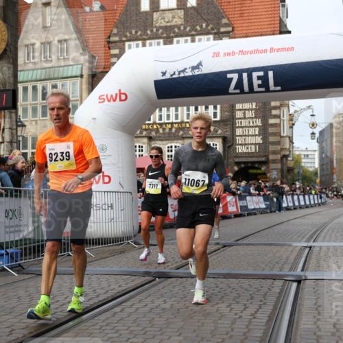 05.10.2025 - 20. swb-Marathon Bremen Yannick Fuchs http://msf.ph/oto/9238897 05.10.2025 10:39:30 Ziel 7111, 9239, 9863, 10908, 11067, 11343 meine-sportfotos.de
