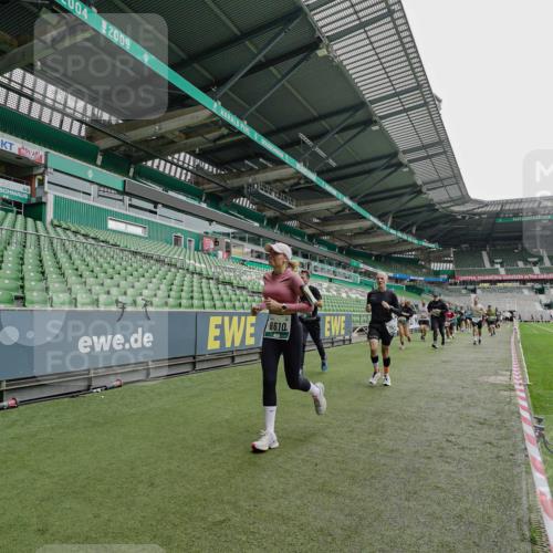 05.10.2025 - 20. swb-Marathon Bremen Michael Burmester http://msf.ph/oto/9238908 05.10.2025 13:03:06 Laufen im Stadion 97, 227, 293, 375, 396, 518, 527, 616, 721, 725, 729, 764, 828, 1121, 1178, 1405, 1425, 1469, 1507, 1568, 1670, 1704, 1705, 1733, 1836, 1944, 2357, 2393, 2407, 2597, 2696, 2772, 2791, 2960, 2984, 3019, 3147, 3313, 3424, 3917, 4026, 4321, 4322, 4464, 4714, 4769, 4817, 4885, 5431, 5527, 5755, 5763, 5867, 5884, 6138, 6215, 6325, 6417, 6481, 6666, 7217, 7315, 7316, 7407, 7433, 7540, 7607, 7653, 7659, 8375, 8526, 8957, 843, 921, 1744, 1924, 2272, 2774, 3217, 4129, 4847 meine-sportfotos.de