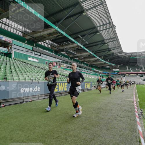 05.10.2025 - 20. swb-Marathon Bremen Michael Burmester http://msf.ph/oto/9238916 05.10.2025 13:03:07 Laufen im Stadion 97, 227, 293, 375, 396, 518, 527, 616, 721, 725, 729, 764, 828, 1121, 1178, 1405, 1425, 1469, 1507, 1568, 1670, 1704, 1705, 1733, 1836, 1944, 2357, 2393, 2407, 2597, 2696, 2772, 2791, 2960, 2984, 3019, 3147, 3313, 3424, 3917, 4026, 4321, 4322, 4464, 4714, 4769, 4817, 4885, 5431, 5527, 5755, 5763, 5867, 5884, 6138, 6215, 6325, 6417, 6481, 6666, 7217, 7315, 7316, 7407, 7433, 7540, 7607, 7653, 7659, 8375, 8526, 8957, 843, 921, 1744, 1924, 2272, 2774, 3217, 4129, 4847 meine-sportfotos.de