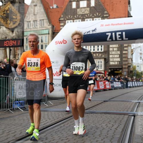 05.10.2025 - 20. swb-Marathon Bremen Yannick Fuchs http://msf.ph/oto/9238919 05.10.2025 10:39:31 Ziel 7111, 9239, 9863, 10908, 11067, 11343 meine-sportfotos.de