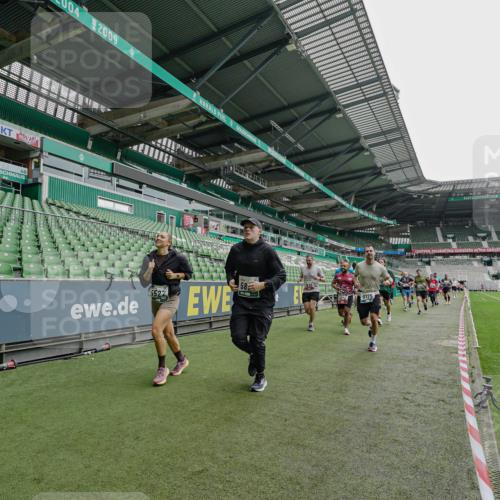05.10.2025 - 20. swb-Marathon Bremen Michael Burmester http://msf.ph/oto/9238931 05.10.2025 13:03:10 Laufen im Stadion 97, 227, 293, 375, 396, 518, 527, 616, 721, 725, 764, 828, 1121, 1178, 1405, 1425, 1469, 1507, 1568, 1670, 1704, 1705, 1733, 1836, 1944, 2357, 2393, 2407, 2597, 2696, 2772, 2791, 2960, 2984, 3019, 3147, 3313, 3424, 3917, 4026, 4321, 4322, 4714, 4767, 4769, 4885, 5410, 5431, 5527, 5755, 5763, 5867, 5884, 6138, 6215, 6325, 6417, 6481, 6666, 7217, 7315, 7316, 7407, 7433, 7540, 7607, 7653, 7659, 8375, 8526, 8957, 97, 729, 843, 921, 2272, 2774, 3217, 4129, 4847 meine-sportfotos.de