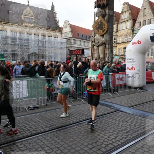05.10.2025 - 20. swb-Marathon Bremen Yannick Fuchs http://msf.ph/oto/9238941 05.10.2025 11:07:43 Ziel 9306, 9780, 10037, 10585, 10650, 10749, 10776, 11159, 11584 meine-sportfotos.de