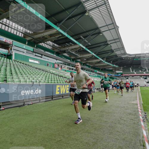 05.10.2025 - 20. swb-Marathon Bremen Michael Burmester http://msf.ph/oto/9238945 05.10.2025 13:03:11 Laufen im Stadion 227, 293, 375, 396, 518, 527, 616, 721, 725, 764, 828, 1121, 1178, 1275, 1405, 1425, 1469, 1507, 1568, 1670, 1704, 1705, 1733, 1836, 1944, 2357, 2393, 2407, 2597, 2696, 2772, 2791, 2960, 2984, 3019, 3147, 3313, 3424, 3917, 4026, 4321, 4322, 4714, 4767, 4769, 4885, 5410, 5431, 5527, 5755, 5763, 5867, 5884, 6138, 6215, 6325, 6417, 6481, 6666, 7217, 7315, 7316, 7407, 7433, 7540, 7607, 7653, 7659, 8375, 8526, 8957, 97, 518, 729, 843, 921, 1704, 2272, 2774, 3217, 4129, 4847 meine-sportfotos.de