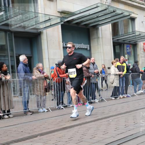 05.10.2025 - 20. swb-Marathon Bremen Strokosch-Dieckow http://msf.ph/oto/9238952 05.10.2025 10:46:30 Ziel 9366, 9413, 9961, 10268, 10277, 10411, 10452, 10509, 10661, 10750, 10789, 11189, 11268, 11327, 9366, 9413, 9961, 10268, 10277, 10411, 10452, 10509, 10661, 10750, 10789, 11189, 11268, 11327 meine-sportfotos.de