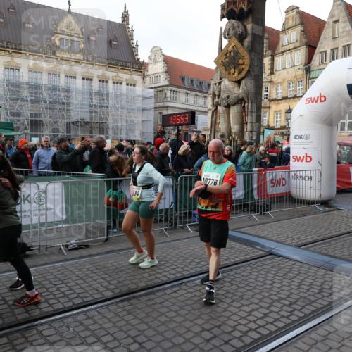 05.10.2025 - 20. swb-Marathon Bremen Yannick Fuchs http://msf.ph/oto/9238958 05.10.2025 11:07:43 Ziel 9306, 9780, 10037, 10585, 10650, 10749, 10776, 11159, 11584 meine-sportfotos.de