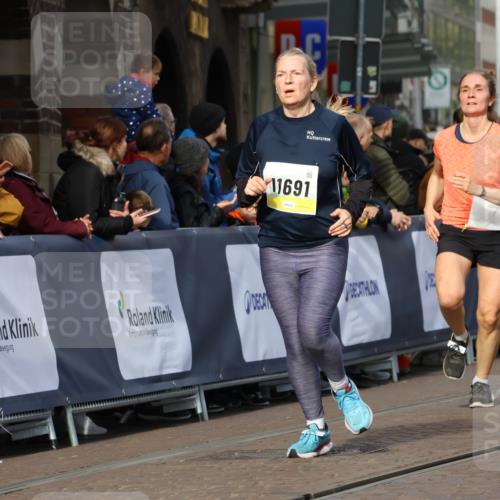 05.10.2025 - 20. swb-Marathon Bremen Strokosch-Dieckow http://msf.ph/oto/9238959 05.10.2025 10:56:34 Ziel 8118, 9547, 9886, 10008, 10042, 10648, 10971, 11100, 11253, 11260, 11475, 11571, 11691 meine-sportfotos.de