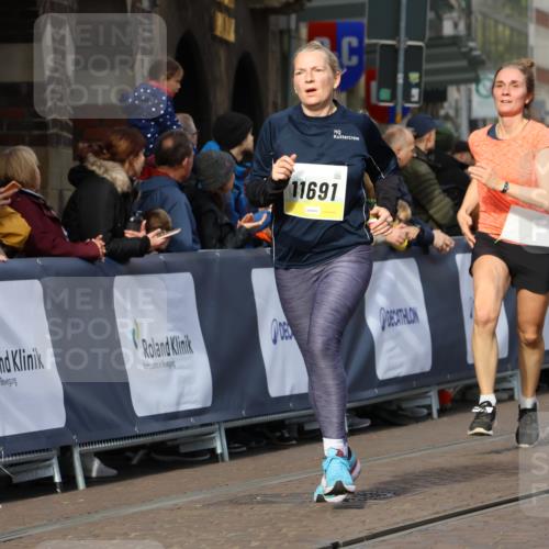 05.10.2025 - 20. swb-Marathon Bremen Strokosch-Dieckow http://msf.ph/oto/9238975 05.10.2025 10:56:34 Ziel 8118, 9547, 9886, 10008, 10042, 10648, 10971, 11100, 11253, 11260, 11475, 11571, 11691 meine-sportfotos.de