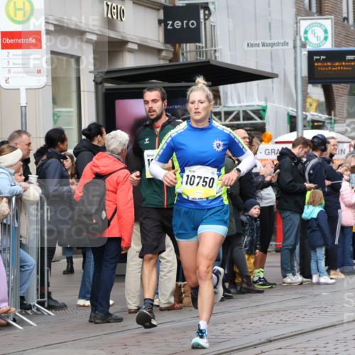 05.10.2025 - 20. swb-Marathon Bremen Strokosch-Dieckow http://msf.ph/oto/9238983 05.10.2025 10:46:33 Ziel 9413, 9562, 9961, 10277, 10411, 10452, 10509, 10661, 10750, 10789, 11189, 11327, 9413, 9562, 9961, 10277, 10411, 10452, 10509, 10661, 10750, 10789, 11189, 11327 meine-sportfotos.de