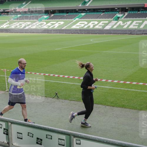 05.10.2025 - 20. swb-Marathon Bremen Michael Burmester http://msf.ph/oto/9238984 05.10.2025 10:33:56 Laufen im Stadion 5172, 7077, 9000, 9221, 9258, 9266, 9282, 9309, 9314, 9359, 9424, 9489, 9520, 9521, 9529, 9541, 9560, 9569, 9577, 9591, 9633, 9654, 9714, 9717, 9811, 9855, 9881, 9882, 9902, 9935, 10003, 10005, 10015, 10024, 10028, 10032, 10069, 10107, 10116, 10178, 10180, 10195, 10231, 10232, 10233, 10256, 10287, 10302, 10307, 10323, 10408, 10466, 10484, 10533, 10546, 10590, 10591, 10641, 10755, 10758, 10794, 10915, 10992, 9195, 9197, 9260, 9367, 9402, 9492 meine-sportfotos.de