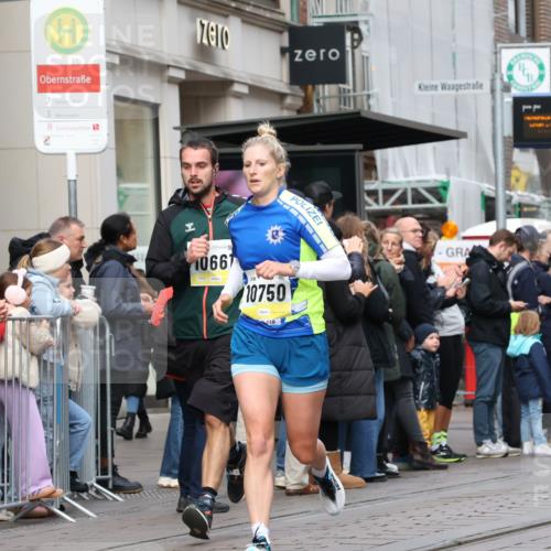 05.10.2025 - 20. swb-Marathon Bremen Strokosch-Dieckow http://msf.ph/oto/9238994 05.10.2025 10:46:33 Ziel 9413, 9562, 9961, 10277, 10411, 10452, 10509, 10661, 10750, 10789, 11189, 11327, 9413, 9562, 9961, 10277, 10411, 10452, 10509, 10661, 10750, 10789, 11189, 11327 meine-sportfotos.de