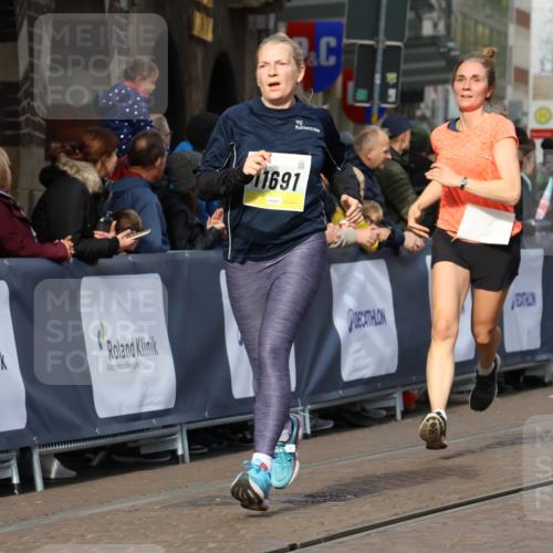 05.10.2025 - 20. swb-Marathon Bremen Strokosch-Dieckow http://msf.ph/oto/9238997 05.10.2025 10:56:34 Ziel 8118, 9547, 9886, 10008, 10042, 10648, 10971, 11100, 11253, 11260, 11475, 11571, 11691 meine-sportfotos.de