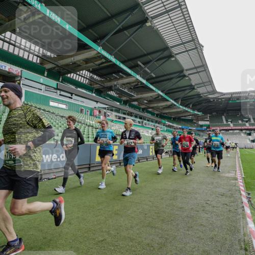 05.10.2025 - 20. swb-Marathon Bremen Michael Burmester http://msf.ph/oto/9239001 05.10.2025 13:03:15 Laufen im Stadion 227, 293, 375, 396, 527, 616, 721, 725, 764, 828, 1067, 1121, 1178, 1275, 1331, 1405, 1425, 1469, 1507, 1568, 1670, 1705, 1733, 1836, 1944, 2339, 2357, 2375, 2393, 2407, 2597, 2696, 2791, 2960, 2984, 3019, 3147, 3313, 3424, 4026, 4321, 4714, 4767, 4769, 4885, 5410, 5431, 5523, 5527, 5755, 5763, 5867, 5884, 6138, 6215, 6417, 6481, 6666, 7315, 7316, 7407, 7540, 7607, 7653, 8375, 8526, 8957, 97, 518, 729, 843, 921, 1704, 2772, 2774, 3217, 3917, 4129, 4847 meine-sportfotos.de