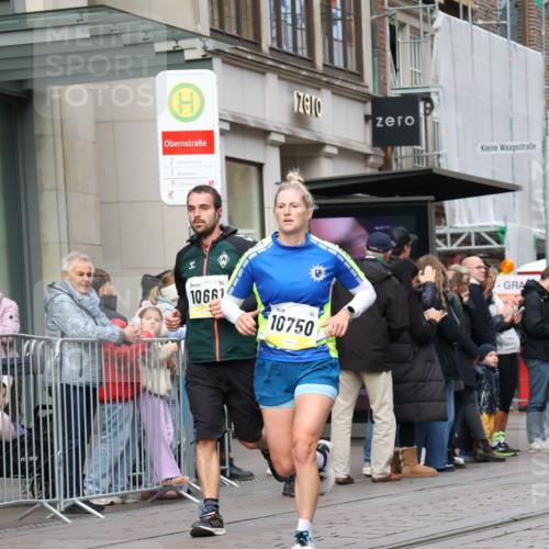 05.10.2025 - 20. swb-Marathon Bremen Strokosch-Dieckow http://msf.ph/oto/9239010 05.10.2025 10:46:34 Ziel 9413, 9562, 10277, 10411, 10452, 10509, 10661, 10750, 10789, 11189, 11327, 9413, 9562, 10277, 10411, 10452, 10509, 10661, 10750, 10789, 11189, 11327 meine-sportfotos.de