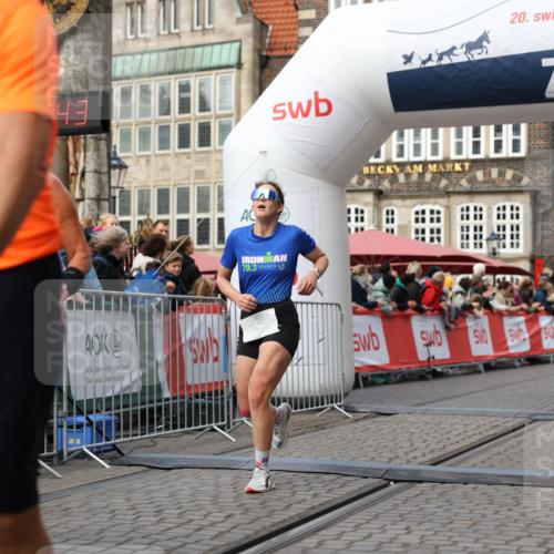 05.10.2025 - 20. swb-Marathon Bremen Yannick Fuchs http://msf.ph/oto/9239018 05.10.2025 10:39:32 Ziel 7111, 9239, 9863, 10908, 11067, 11343 meine-sportfotos.de