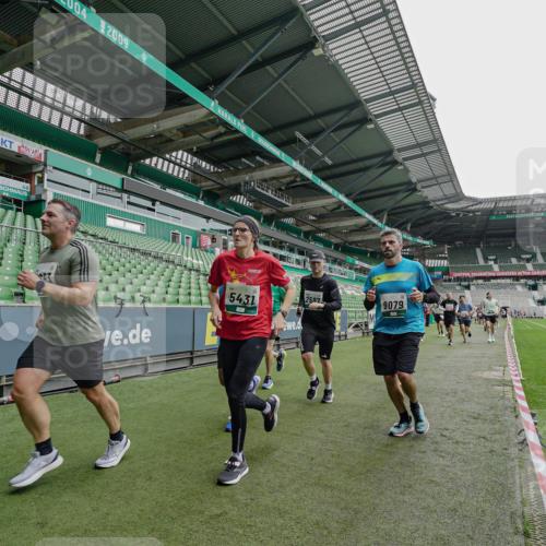05.10.2025 - 20. swb-Marathon Bremen Michael Burmester http://msf.ph/oto/9239021 05.10.2025 13:03:17 Laufen im Stadion 227, 293, 375, 396, 527, 616, 721, 725, 764, 828, 958, 1067, 1178, 1275, 1331, 1405, 1425, 1469, 1507, 1514, 1568, 1670, 1705, 1733, 1836, 1944, 2339, 2357, 2375, 2393, 2407, 2597, 2696, 2791, 2960, 2984, 3019, 3147, 3313, 3424, 4026, 4321, 4714, 4767, 4769, 4885, 5410, 5431, 5523, 5527, 5755, 5763, 5867, 5884, 6138, 6215, 6417, 6481, 6666, 7315, 7316, 7407, 7540, 7607, 7653, 8375, 8526, 8957, 97, 518, 729, 921, 1121, 1704, 1733, 2772, 2774, 3217, 3917, 4129, 4847 meine-sportfotos.de