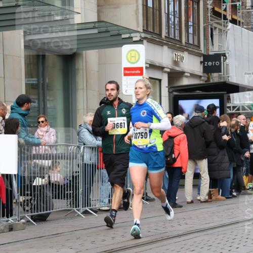 05.10.2025 - 20. swb-Marathon Bremen Strokosch-Dieckow http://msf.ph/oto/9239023 05.10.2025 10:46:34 Ziel 9413, 9562, 10277, 10411, 10452, 10509, 10661, 10750, 10789, 11189, 11327, 9413, 9562, 10277, 10411, 10452, 10509, 10661, 10750, 10789, 11189, 11327 meine-sportfotos.de