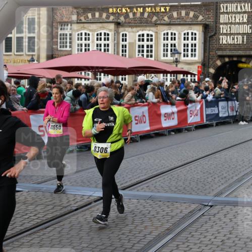05.10.2025 - 20. swb-Marathon Bremen Yannick Fuchs http://msf.ph/oto/9239033 05.10.2025 11:07:45 Ziel 9306, 10585, 10650, 10749, 10776, 11584 meine-sportfotos.de