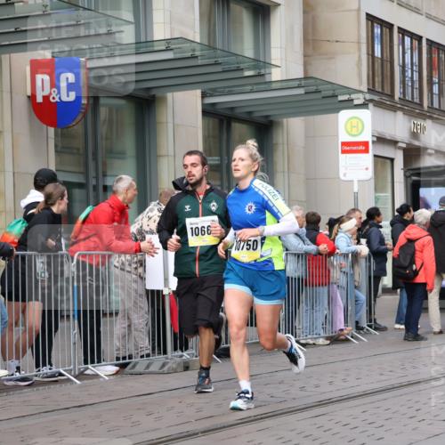05.10.2025 - 20. swb-Marathon Bremen Strokosch-Dieckow http://msf.ph/oto/9239037 05.10.2025 10:46:35 Ziel 9413, 9562, 10277, 10411, 10452, 10509, 10661, 10750, 10789, 11189, 11327, 9413, 9562, 10277, 10411, 10452, 10509, 10661, 10750, 10789, 11189, 11327 meine-sportfotos.de