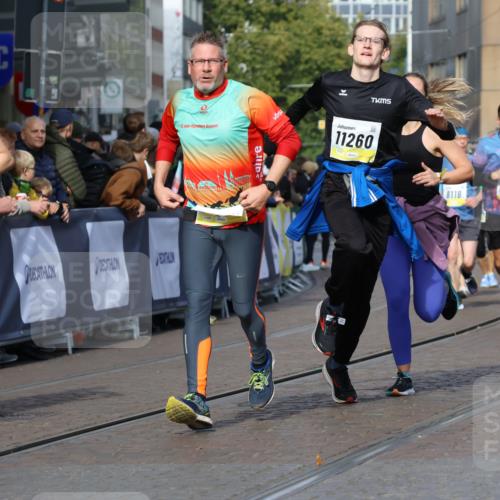 05.10.2025 - 20. swb-Marathon Bremen Strokosch-Dieckow http://msf.ph/oto/9239048 05.10.2025 10:56:35 Ziel 8118, 9547, 9886, 10008, 10042, 10644, 10683, 10971, 11100, 11260, 11475, 11691 meine-sportfotos.de