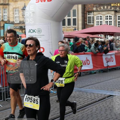 05.10.2025 - 20. swb-Marathon Bremen Yannick Fuchs http://msf.ph/oto/9239082 05.10.2025 11:07:46 Ziel 9306, 10585, 10650, 10749, 10776, 11584 meine-sportfotos.de