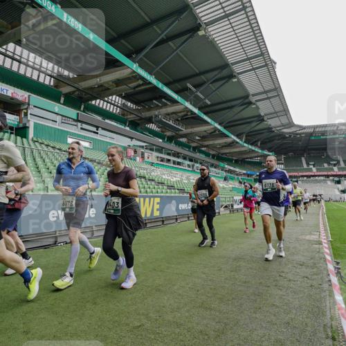 05.10.2025 - 20. swb-Marathon Bremen Michael Burmester http://msf.ph/oto/9239087 05.10.2025 13:03:23 Laufen im Stadion 227, 293, 375, 396, 527, 616, 721, 725, 764, 828, 958, 1067, 1178, 1275, 1331, 1336, 1405, 1425, 1469, 1507, 1514, 1568, 1670, 1705, 1836, 1944, 2016, 2339, 2357, 2375, 2407, 2567, 2597, 2696, 2791, 2960, 2984, 3019, 3147, 3313, 4026, 4321, 4714, 4767, 4769, 5410, 5431, 5523, 5527, 5755, 5763, 5867, 5884, 5966, 6138, 6215, 6414, 6417, 6447, 6481, 6666, 7315, 7316, 7407, 7540, 7607, 7653, 8375, 8526, 8957, 97, 518, 729, 1121, 1704, 1733, 2393, 2772, 3424, 3917, 4129 meine-sportfotos.de