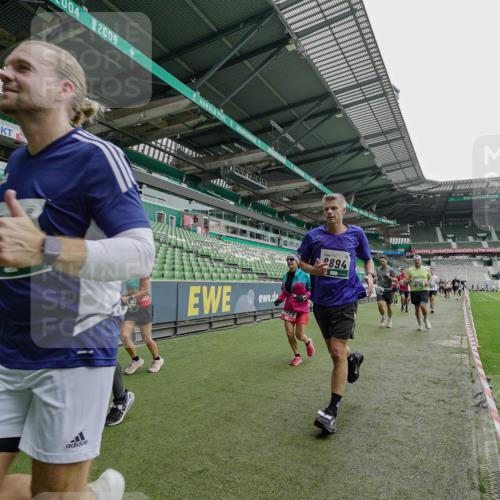 05.10.2025 - 20. swb-Marathon Bremen Michael Burmester http://msf.ph/oto/9239110 05.10.2025 13:03:25 Laufen im Stadion 227, 293, 375, 396, 527, 616, 721, 725, 764, 958, 1067, 1178, 1275, 1331, 1336, 1425, 1469, 1507, 1514, 1568, 1670, 1705, 1836, 1944, 2016, 2339, 2357, 2375, 2407, 2567, 2597, 2696, 2791, 2960, 2984, 3019, 3037, 3147, 3313, 4026, 4321, 4528, 4767, 4769, 5410, 5431, 5489, 5523, 5527, 5755, 5763, 5867, 5884, 5966, 6138, 6215, 6414, 6417, 6447, 6481, 6666, 7315, 7316, 7407, 7540, 7607, 7653, 8375, 8526, 8957, 97, 518, 729, 1121, 1704, 1733, 2393, 2772, 3424, 3917 meine-sportfotos.de