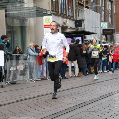 05.10.2025 - 20. swb-Marathon Bremen Strokosch-Dieckow http://msf.ph/oto/9239119 05.10.2025 10:46:38 Ziel 9413, 9546, 9562, 10277, 10452, 10509, 10661, 10750, 10789, 11189, 9413, 9546, 9562, 10277, 10452, 10509, 10661, 10750, 10789, 11189 meine-sportfotos.de