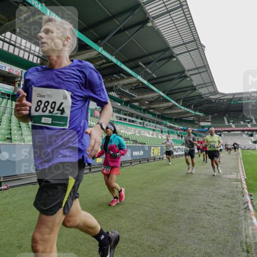 05.10.2025 - 20. swb-Marathon Bremen Michael Burmester http://msf.ph/oto/9239120 05.10.2025 13:03:26 Laufen im Stadion 227, 293, 375, 396, 527, 616, 721, 725, 764, 958, 1067, 1178, 1275, 1331, 1336, 1425, 1469, 1507, 1514, 1568, 1670, 1705, 1836, 1944, 2016, 2339, 2357, 2375, 2407, 2567, 2597, 2696, 2791, 2960, 2984, 3019, 3037, 3147, 3313, 4026, 4321, 4528, 4767, 4769, 5410, 5431, 5489, 5523, 5527, 5755, 5763, 5867, 5884, 5966, 6138, 6145, 6215, 6414, 6417, 6447, 6481, 6666, 7315, 7316, 7407, 7540, 7607, 7653, 8375, 8526, 8957, 97, 518, 729, 1121, 1704, 1733, 2393, 2772, 3424, 3917 meine-sportfotos.de