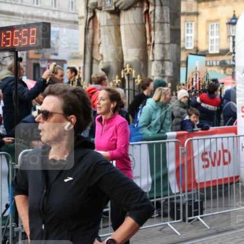 05.10.2025 - 20. swb-Marathon Bremen Yannick Fuchs http://msf.ph/oto/9239122 05.10.2025 11:07:47 Ziel 9306, 10585, 10650, 10749 meine-sportfotos.de