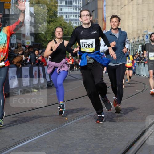 05.10.2025 - 20. swb-Marathon Bremen Strokosch-Dieckow http://msf.ph/oto/9239130 05.10.2025 10:56:36 Ziel 8118, 9266, 9547, 9886, 10008, 10042, 10059, 10644, 10683, 10971, 11100, 11260, 11475, 11691 meine-sportfotos.de