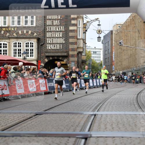 05.10.2025 - 20. swb-Marathon Bremen Yannick Fuchs http://msf.ph/oto/9239131 05.10.2025 10:39:39 Ziel 9671, 10525, 11474 meine-sportfotos.de