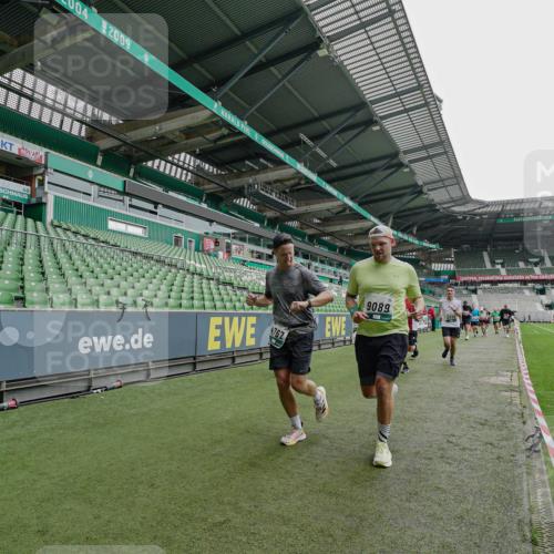 05.10.2025 - 20. swb-Marathon Bremen Michael Burmester http://msf.ph/oto/9239139 05.10.2025 13:03:27 Laufen im Stadion 227, 293, 375, 396, 527, 616, 721, 725, 764, 958, 1067, 1178, 1275, 1331, 1336, 1425, 1469, 1507, 1514, 1568, 1670, 1705, 1836, 1944, 2016, 2339, 2357, 2375, 2407, 2567, 2597, 2696, 2791, 2960, 2984, 3019, 3037, 3147, 3313, 4026, 4321, 4528, 4767, 4769, 5162, 5410, 5431, 5489, 5523, 5527, 5763, 5867, 5884, 5966, 6138, 6145, 6215, 6414, 6417, 6447, 6481, 6666, 7315, 7316, 7407, 7540, 7607, 7653, 8375, 8526, 97, 518, 721, 729, 1121, 1704, 1733, 2393, 2772, 3424, 3917 meine-sportfotos.de