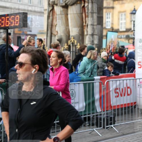 05.10.2025 - 20. swb-Marathon Bremen Yannick Fuchs http://msf.ph/oto/9239140 05.10.2025 11:07:47 Ziel 9306, 10585, 10650, 10749 meine-sportfotos.de