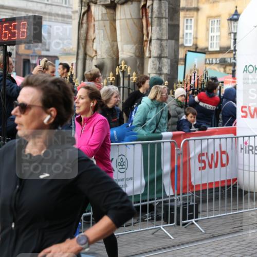 05.10.2025 - 20. swb-Marathon Bremen Yannick Fuchs http://msf.ph/oto/9239146 05.10.2025 11:07:47 Ziel 9306, 10585, 10650, 10749 meine-sportfotos.de
