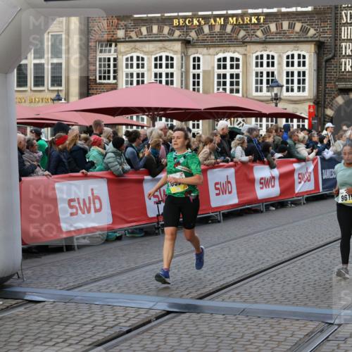 05.10.2025 - 20. swb-Marathon Bremen Yannick Fuchs http://msf.ph/oto/9239167 05.10.2025 11:07:51 Ziel 9306, 9615, 10550, 10650 meine-sportfotos.de
