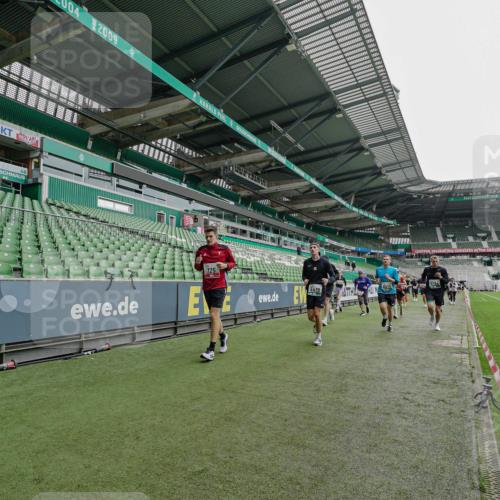 05.10.2025 - 20. swb-Marathon Bremen Michael Burmester http://msf.ph/oto/9239170 05.10.2025 13:03:32 Laufen im Stadion 227, 375, 396, 527, 725, 764, 958, 1067, 1178, 1275, 1331, 1336, 1425, 1469, 1507, 1514, 1568, 1670, 1705, 1836, 2016, 2339, 2357, 2375, 2407, 2567, 2597, 2696, 2791, 2960, 2984, 3019, 3037, 3147, 3313, 4026, 4321, 4453, 4462, 4528, 4767, 4769, 5162, 5236, 5410, 5431, 5489, 5523, 5527, 5763, 5867, 5966, 6138, 6145, 6215, 6414, 6417, 6447, 6481, 6529, 6666, 7315, 7316, 7407, 7540, 7607, 7653, 8375, 293, 721, 1121, 1733, 2393, 2772, 3424, 3917 meine-sportfotos.de