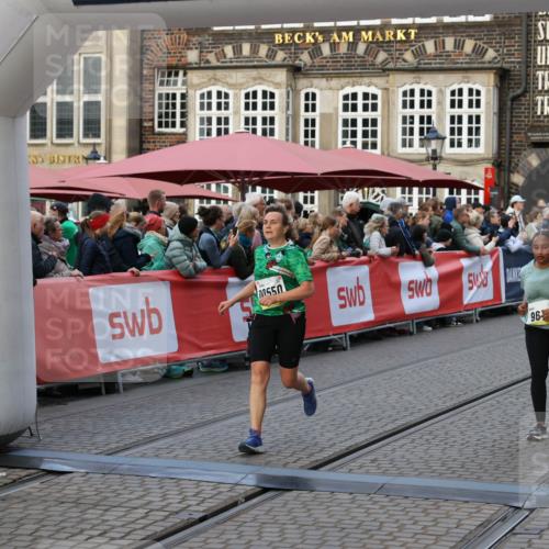 05.10.2025 - 20. swb-Marathon Bremen Yannick Fuchs http://msf.ph/oto/9239175 05.10.2025 11:07:51 Ziel 9306, 9615, 10550, 10650 meine-sportfotos.de