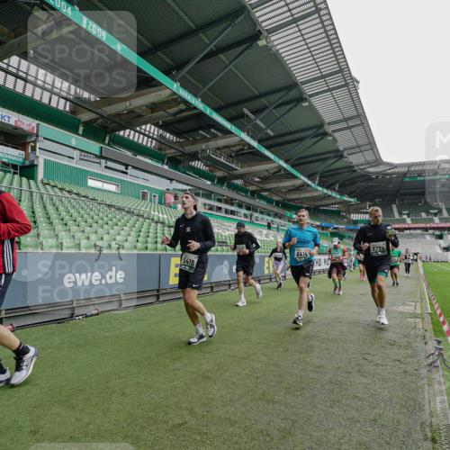 05.10.2025 - 20. swb-Marathon Bremen Michael Burmester http://msf.ph/oto/9239180 05.10.2025 13:03:33 Laufen im Stadion 227, 375, 396, 527, 592, 725, 764, 958, 1067, 1178, 1275, 1331, 1336, 1425, 1469, 1507, 1514, 1568, 1670, 1705, 1836, 2016, 2339, 2357, 2375, 2407, 2567, 2597, 2696, 2791, 2960, 2984, 3019, 3037, 3147, 3313, 4026, 4053, 4087, 4321, 4453, 4462, 4528, 4651, 4767, 4769, 5043, 5162, 5236, 5410, 5431, 5489, 5523, 5527, 5763, 5867, 5966, 6138, 6145, 6215, 6414, 6417, 6447, 6481, 6529, 6584, 6666, 7315, 7316, 7540, 7607, 7653, 8375, 293, 721, 1121, 1733, 2393, 2772, 3424, 3917 meine-sportfotos.de