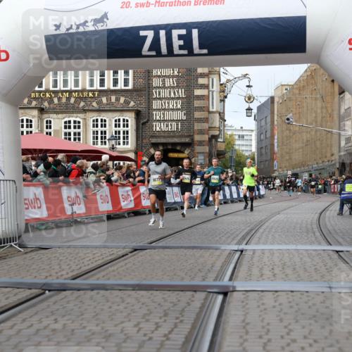 05.10.2025 - 20. swb-Marathon Bremen Yannick Fuchs http://msf.ph/oto/9239184 05.10.2025 10:39:40 Ziel 9289, 9671, 10525, 11474 meine-sportfotos.de