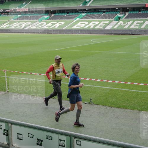 05.10.2025 - 20. swb-Marathon Bremen Michael Burmester http://msf.ph/oto/9239185 05.10.2025 10:34:02 Laufen im Stadion 5172, 7077, 7101, 9000, 9221, 9266, 9282, 9309, 9314, 9359, 9424, 9472, 9489, 9520, 9521, 9529, 9541, 9560, 9569, 9591, 9633, 9714, 9717, 9811, 9820, 9855, 9881, 9882, 9902, 9935, 9947, 10003, 10005, 10009, 10015, 10024, 10028, 10032, 10069, 10107, 10116, 10178, 10180, 10195, 10196, 10231, 10256, 10287, 10302, 10307, 10398, 10408, 10424, 10466, 10484, 10546, 10590, 10591, 10641, 10755, 10758, 10794, 10915, 10992, 7077, 9258, 9260, 10233 meine-sportfotos.de