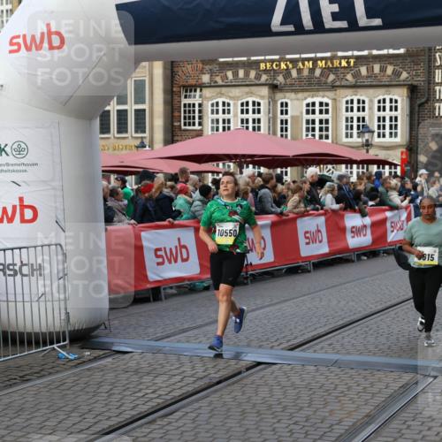 05.10.2025 - 20. swb-Marathon Bremen Yannick Fuchs http://msf.ph/oto/9239188 05.10.2025 11:07:52 Ziel 9615, 10550 meine-sportfotos.de