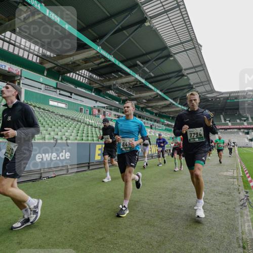 05.10.2025 - 20. swb-Marathon Bremen Michael Burmester http://msf.ph/oto/9239194 05.10.2025 13:03:34 Laufen im Stadion 227, 375, 396, 527, 592, 725, 764, 958, 1067, 1178, 1275, 1331, 1336, 1425, 1469, 1507, 1514, 1568, 1670, 1705, 1836, 2016, 2339, 2357, 2375, 2407, 2567, 2597, 2696, 2791, 2960, 2984, 3019, 3037, 3147, 3313, 4026, 4053, 4087, 4321, 4453, 4462, 4528, 4651, 4767, 4769, 5043, 5162, 5236, 5410, 5431, 5489, 5523, 5527, 5763, 5867, 5966, 6138, 6145, 6215, 6414, 6417, 6447, 6481, 6529, 6584, 6666, 7315, 7316, 7540, 7607, 7653, 8375, 293, 721, 1121, 1733, 2393, 3424, 3917 meine-sportfotos.de