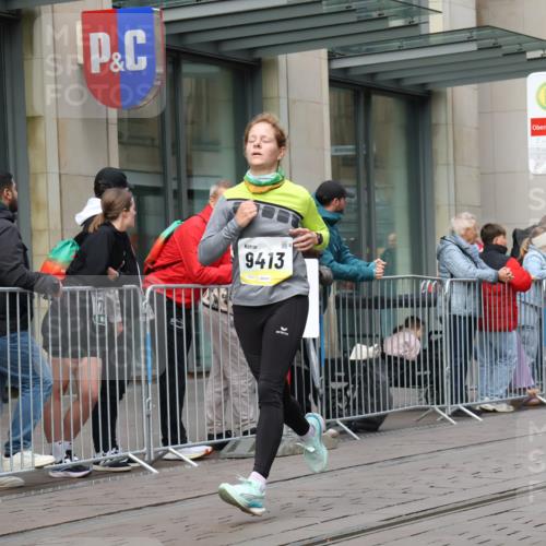 05.10.2025 - 20. swb-Marathon Bremen Strokosch-Dieckow http://msf.ph/oto/9239201 05.10.2025 10:46:41 Ziel 9411, 9413, 9546, 9562, 10452, 10509, 10661, 10750, 10789, 11189, 9411, 9413, 9546, 9562, 10452, 10509, 10661, 10750, 10789, 11189 meine-sportfotos.de