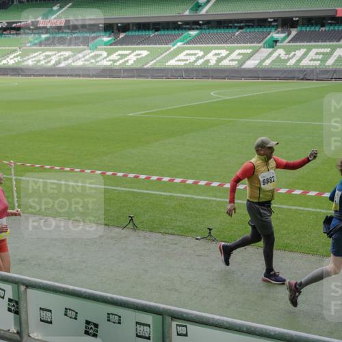 05.10.2025 - 20. swb-Marathon Bremen Michael Burmester http://msf.ph/oto/9239208 05.10.2025 10:34:03 Laufen im Stadion 5172, 7101, 9000, 9221, 9266, 9282, 9309, 9314, 9359, 9424, 9472, 9489, 9520, 9521, 9529, 9541, 9560, 9569, 9591, 9633, 9714, 9717, 9811, 9820, 9855, 9881, 9882, 9902, 9935, 9943, 9947, 10003, 10005, 10009, 10015, 10024, 10028, 10032, 10069, 10107, 10116, 10178, 10180, 10195, 10196, 10231, 10256, 10287, 10302, 10307, 10398, 10408, 10424, 10466, 10484, 10546, 10590, 10591, 10641, 10755, 10758, 10794, 10915, 10992, 7077, 9258, 9260, 10233 meine-sportfotos.de