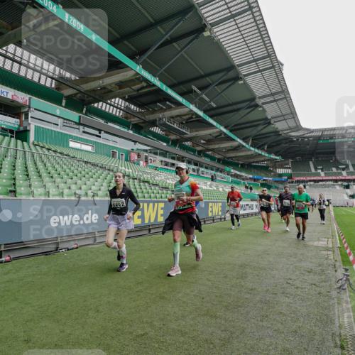 05.10.2025 - 20. swb-Marathon Bremen Michael Burmester http://msf.ph/oto/9239219 05.10.2025 13:03:35 Laufen im Stadion 227, 375, 396, 527, 592, 725, 764, 958, 1067, 1178, 1275, 1331, 1336, 1425, 1469, 1507, 1514, 1568, 1670, 1705, 1836, 1975, 2016, 2339, 2357, 2375, 2407, 2567, 2597, 2696, 2791, 2960, 2984, 3019, 3037, 3147, 3313, 4026, 4053, 4087, 4321, 4453, 4462, 4528, 4651, 4767, 4769, 5043, 5162, 5236, 5410, 5431, 5489, 5523, 5527, 5763, 5867, 5966, 6138, 6145, 6215, 6414, 6417, 6447, 6481, 6529, 6584, 6635, 6666, 7315, 7316, 7540, 7607, 7653, 8375, 293, 721, 1121, 1733, 2393, 3424 meine-sportfotos.de