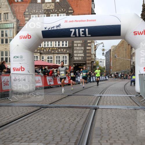05.10.2025 - 20. swb-Marathon Bremen Yannick Fuchs http://msf.ph/oto/9239231 05.10.2025 10:39:41 Ziel 9289, 9671, 10525, 11418, 11474 meine-sportfotos.de