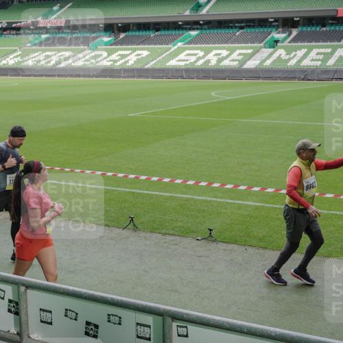 05.10.2025 - 20. swb-Marathon Bremen Michael Burmester http://msf.ph/oto/9239232 05.10.2025 10:34:03 Laufen im Stadion 5172, 7101, 9000, 9221, 9266, 9282, 9309, 9314, 9359, 9424, 9472, 9489, 9520, 9521, 9529, 9541, 9560, 9569, 9591, 9633, 9714, 9717, 9811, 9820, 9855, 9881, 9882, 9902, 9935, 9943, 9947, 10003, 10005, 10009, 10015, 10024, 10028, 10032, 10069, 10107, 10116, 10178, 10180, 10195, 10196, 10231, 10256, 10287, 10302, 10307, 10398, 10408, 10424, 10466, 10484, 10546, 10590, 10591, 10641, 10755, 10758, 10794, 10915, 10992, 7077, 9258, 9260, 10233 meine-sportfotos.de