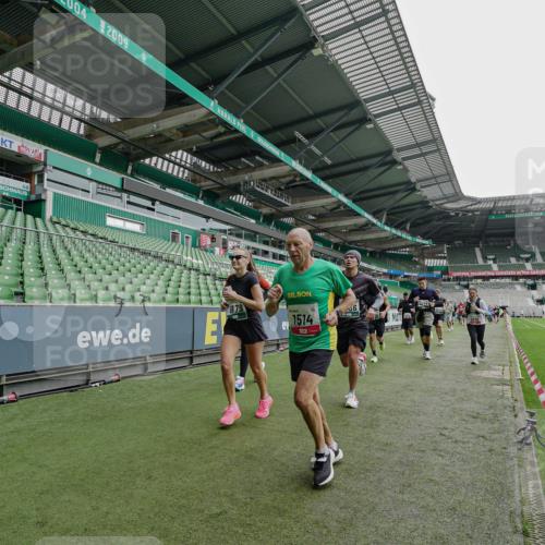 05.10.2025 - 20. swb-Marathon Bremen Michael Burmester http://msf.ph/oto/9239243 05.10.2025 13:03:38 Laufen im Stadion 227, 375, 396, 414, 527, 592, 725, 764, 898, 958, 1067, 1178, 1275, 1331, 1336, 1425, 1469, 1507, 1514, 1568, 1670, 1705, 1836, 1975, 2016, 2339, 2357, 2375, 2407, 2567, 2597, 2696, 2791, 2960, 2984, 3019, 3037, 3147, 3313, 4026, 4053, 4087, 4453, 4462, 4528, 4651, 4767, 4769, 5043, 5162, 5236, 5410, 5431, 5489, 5523, 5527, 5763, 5867, 5966, 6138, 6145, 6215, 6414, 6417, 6447, 6481, 6529, 6584, 6635, 6666, 7315, 7316, 7540, 7607, 7653, 8375, 293, 721, 2393, 3424 meine-sportfotos.de