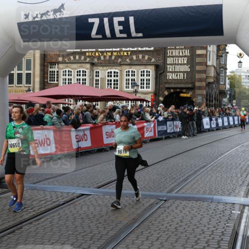 05.10.2025 - 20. swb-Marathon Bremen Yannick Fuchs http://msf.ph/oto/9239250 05.10.2025 11:07:53 Ziel 9615, 10550 meine-sportfotos.de